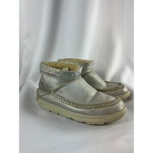Manitobah Mukluks Silver Metallic Festival Leather Ankle Boots Boho Size 7